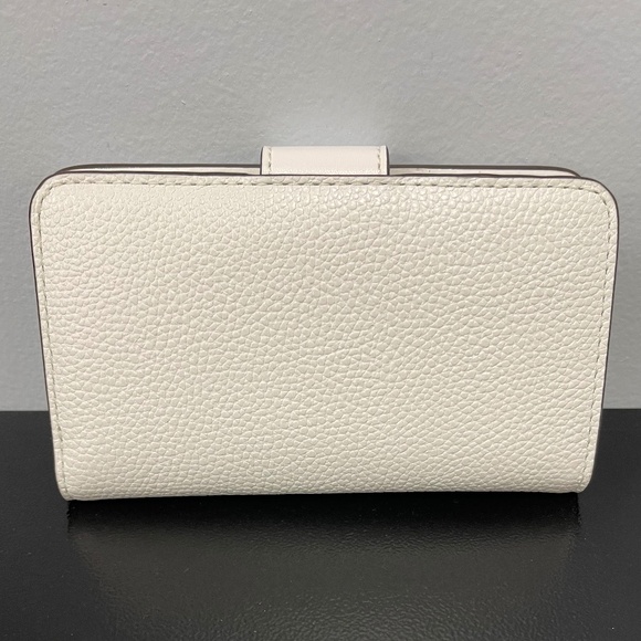 Michael Kors Charm Medium Tab Pocket Bifold Wallet - Optic White - NWT - Picture 2 of 4